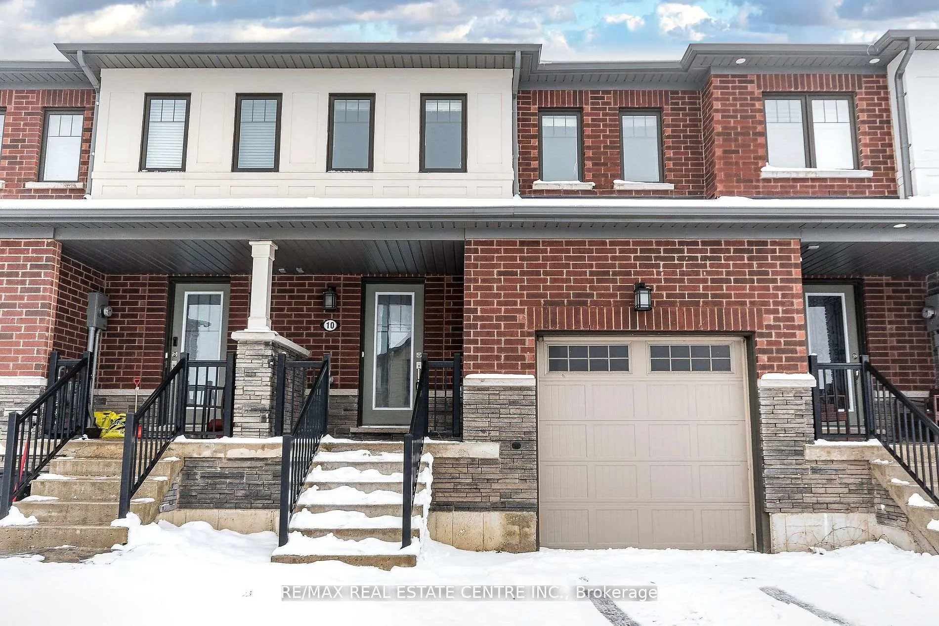 Photo 2 of 10 Utter Place, Hamilton, Stoney Creek Mountain — HOMEH