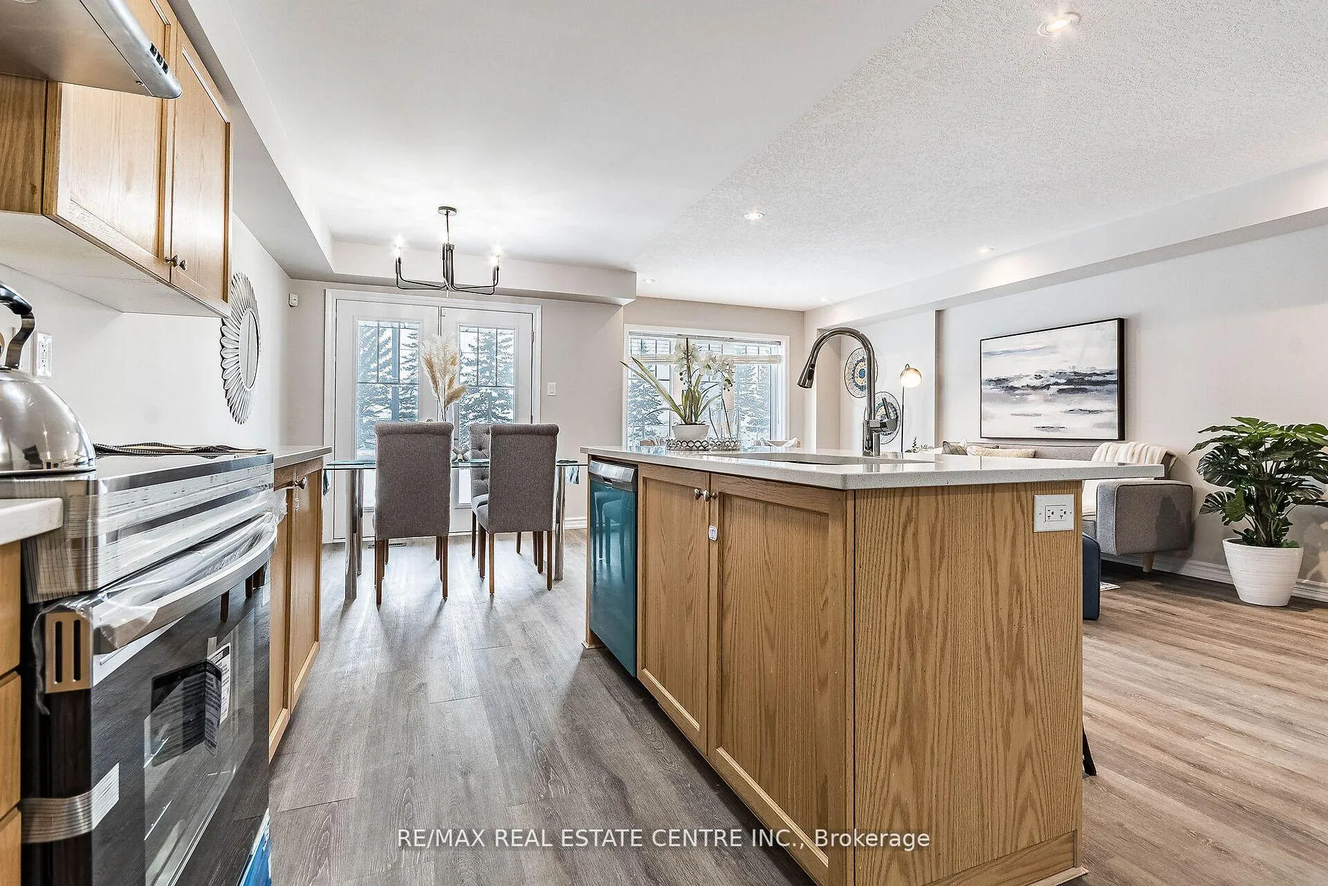 Photo 14 of 10 Utter Place, Hamilton, Stoney Creek Mountain — HOMEH