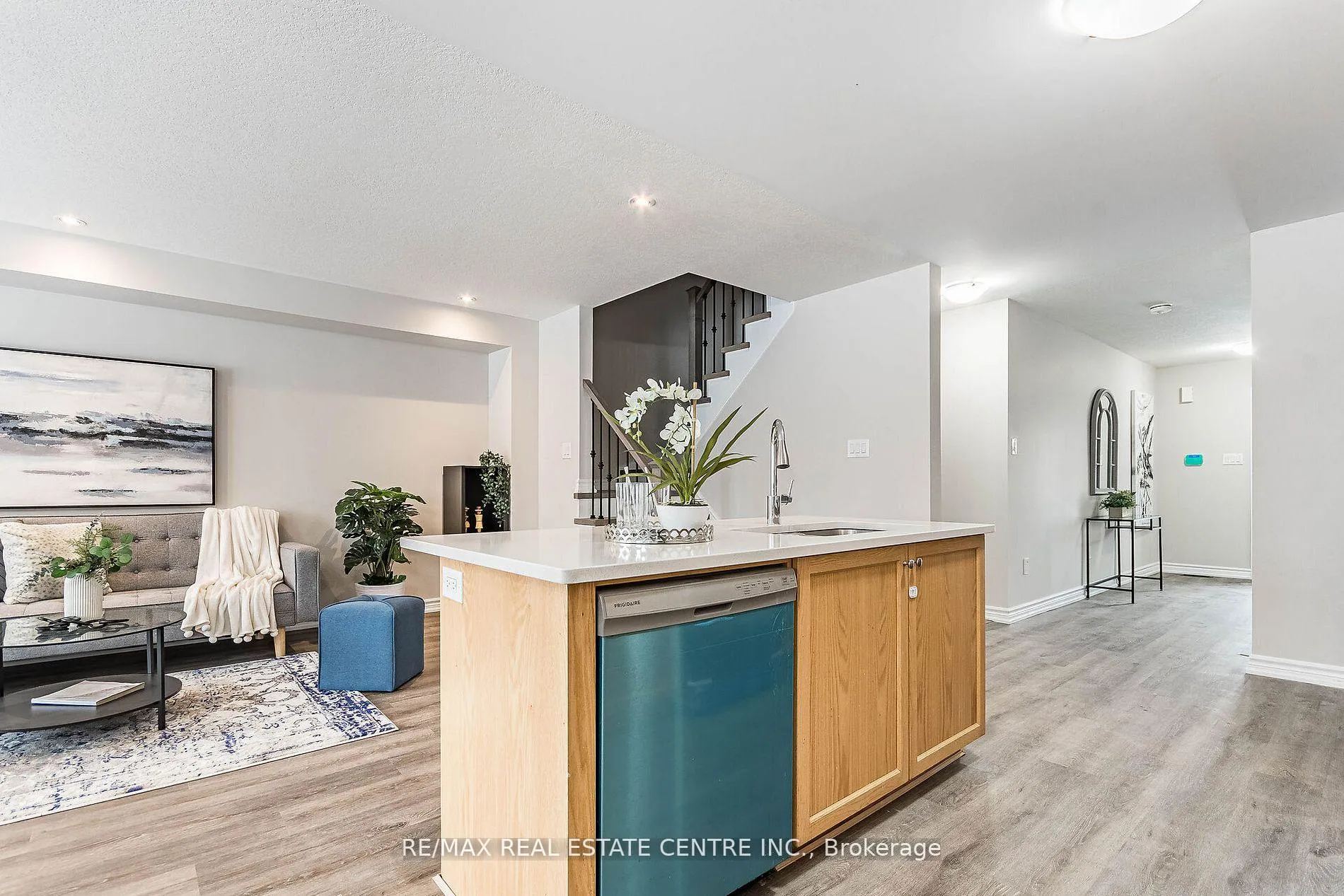 Photo 16 of 10 Utter Place, Hamilton, Stoney Creek Mountain — HOMEH