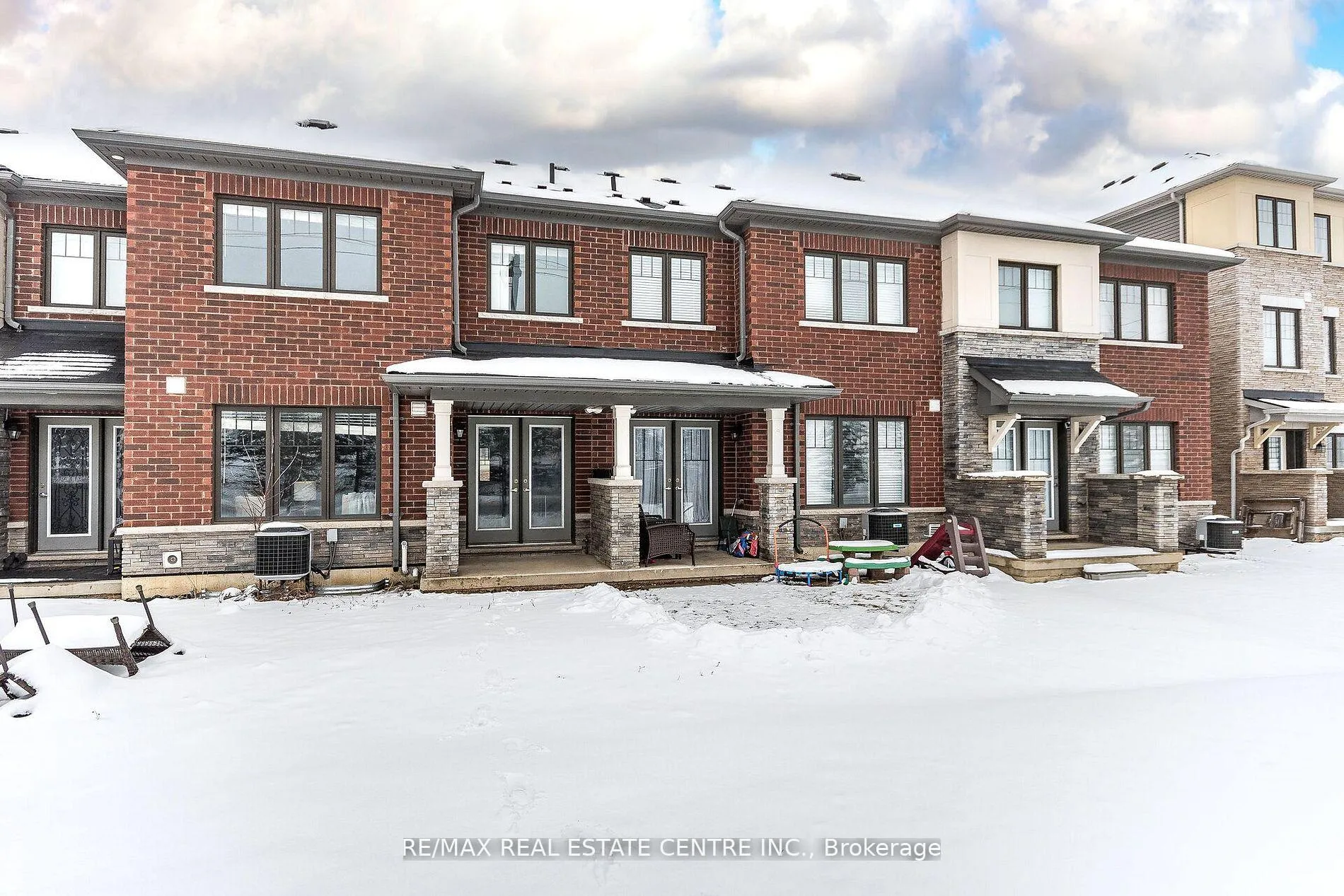 Photo 38 of 10 Utter Place, Hamilton, Stoney Creek Mountain — HOMEH