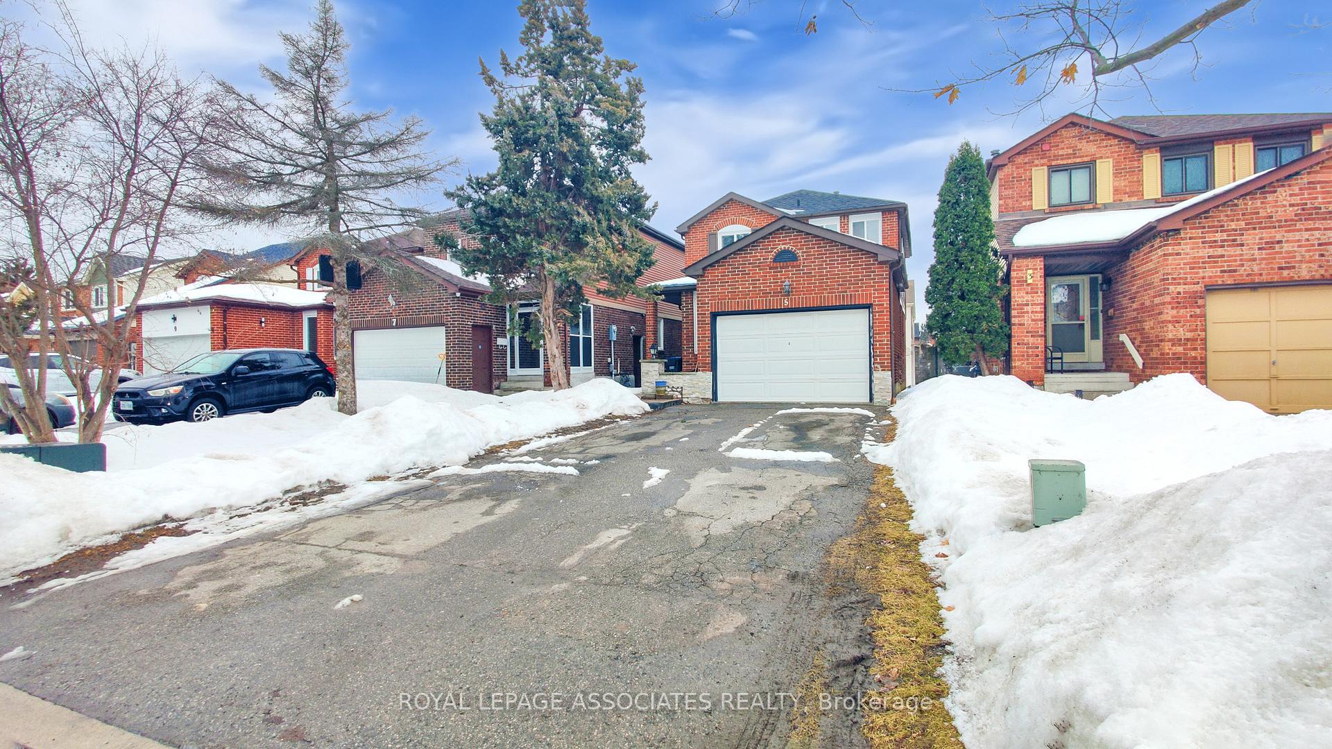 Photo 9 of 5 Rustywood Drive, Brampton, Fletcher's West — HOMEH