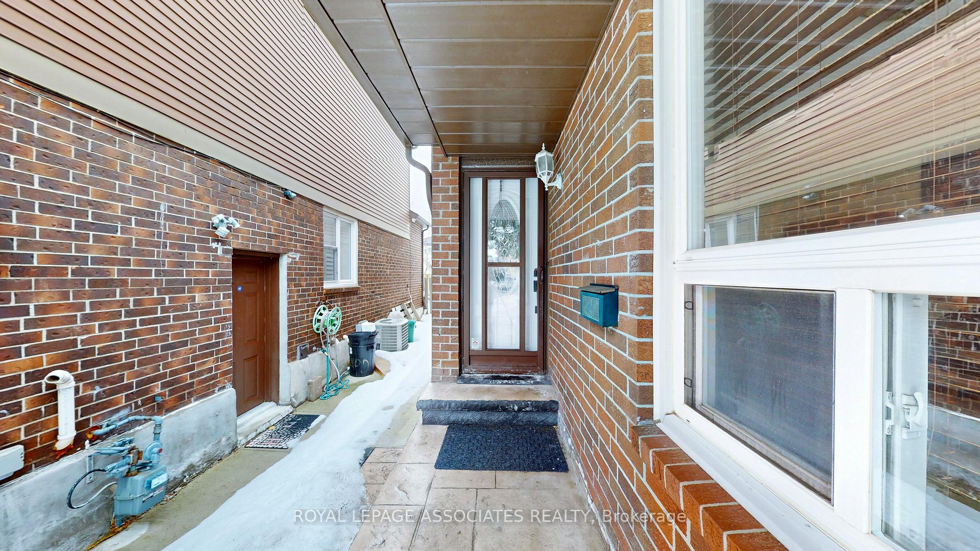 Photo 10 of 5 Rustywood Drive, Brampton, Fletcher's West — HOMEH