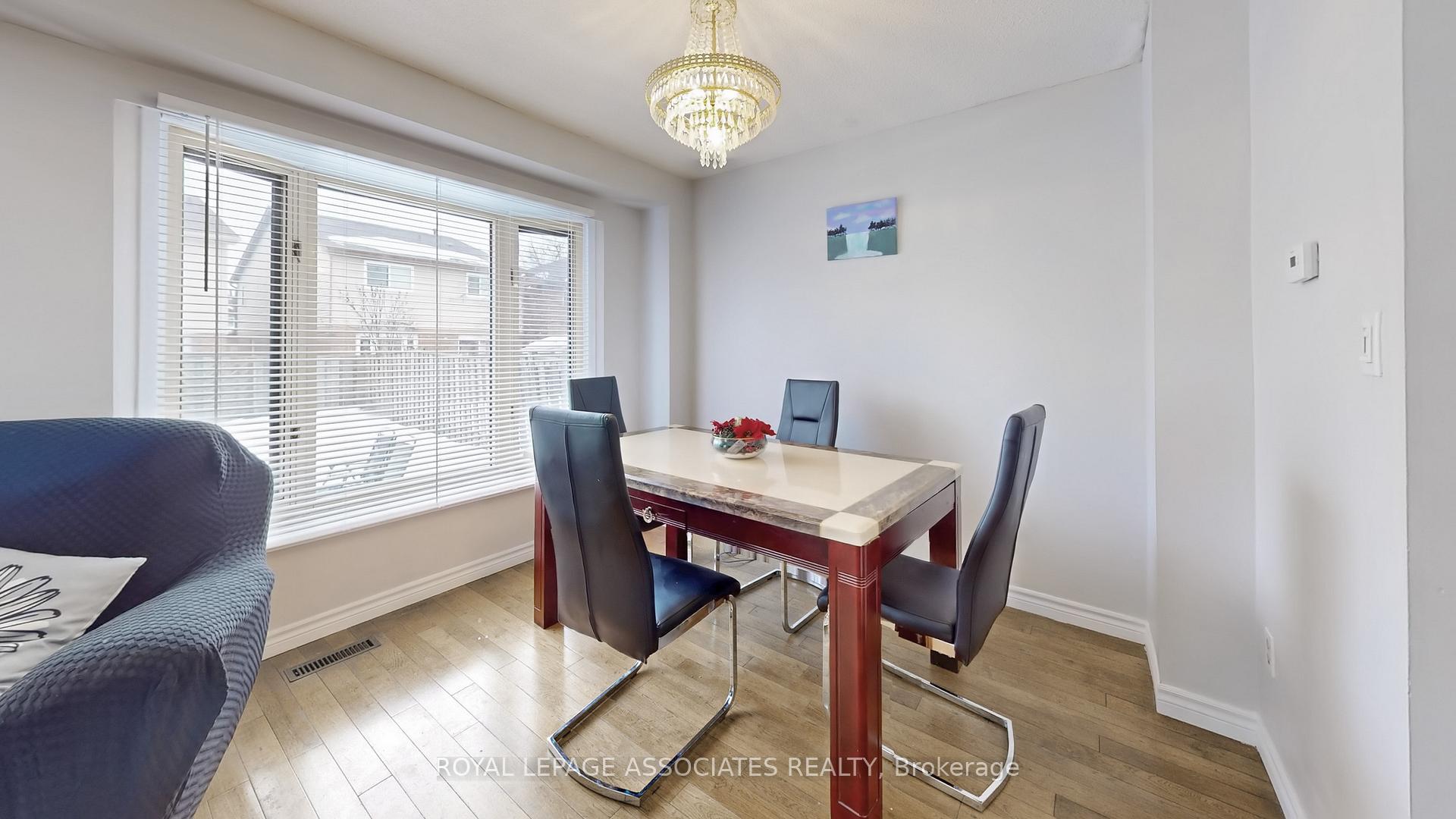 Photo 6 of 5 Rustywood Drive, Brampton, Fletcher's West — HOMEH