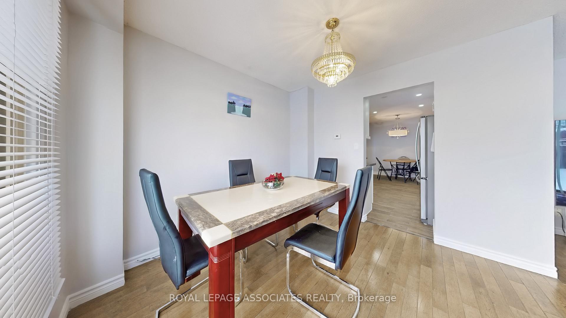 Photo 3 of 5 Rustywood Drive, Brampton, Fletcher's West — HOMEH