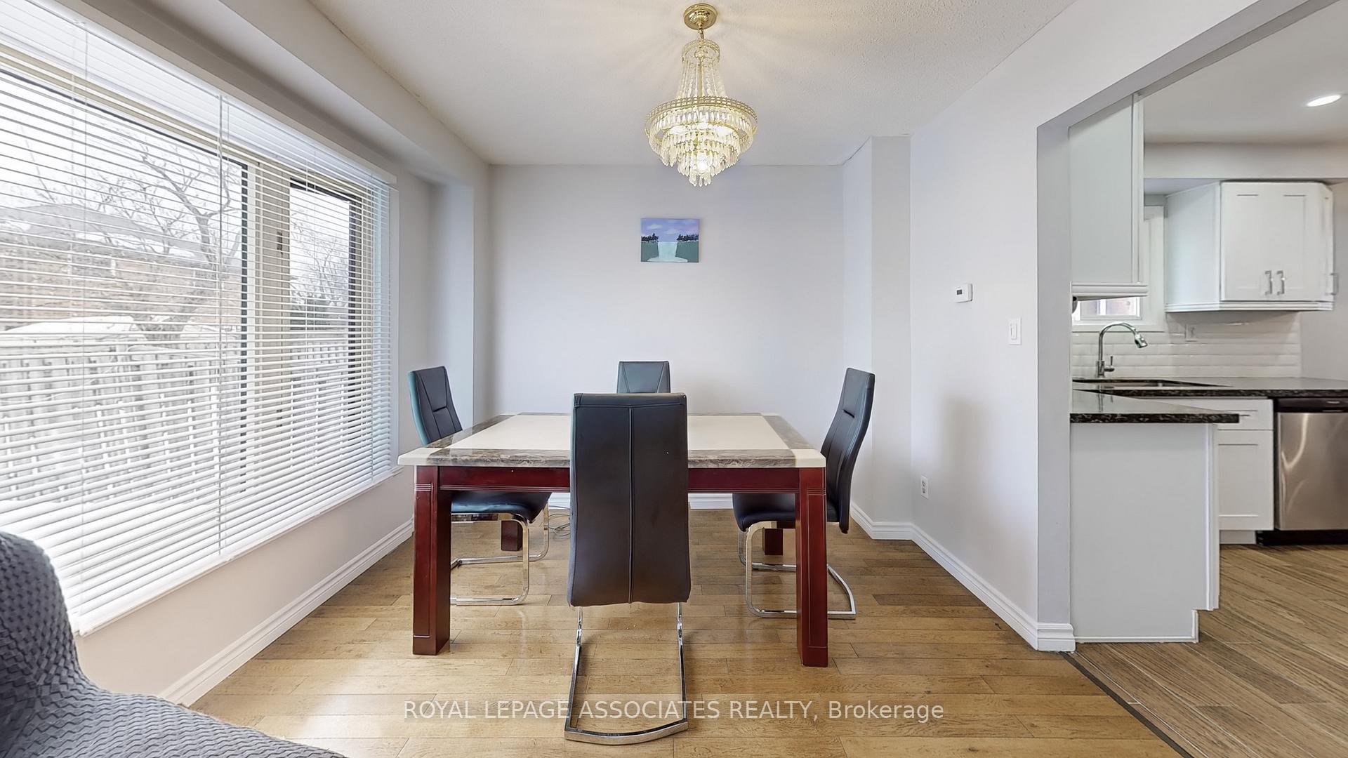Photo 8 of 5 Rustywood Drive, Brampton, Fletcher's West — HOMEH