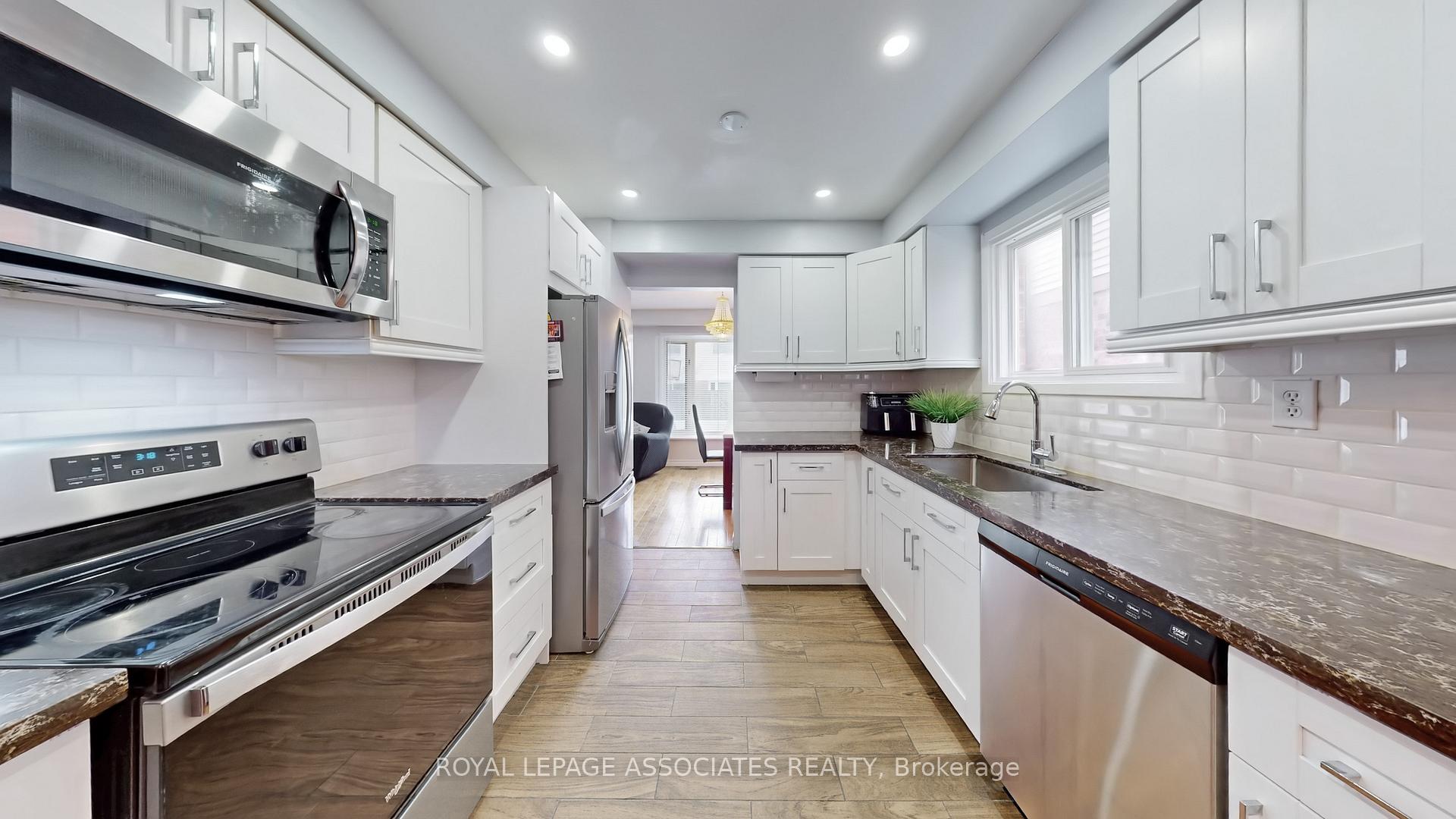 Photo 13 of 5 Rustywood Drive, Brampton, Fletcher's West — HOMEH