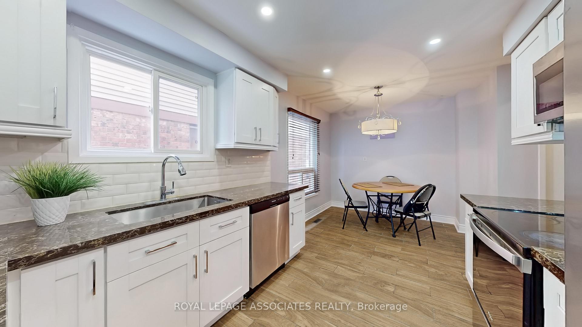 Photo 12 of 5 Rustywood Drive, Brampton, Fletcher's West — HOMEH