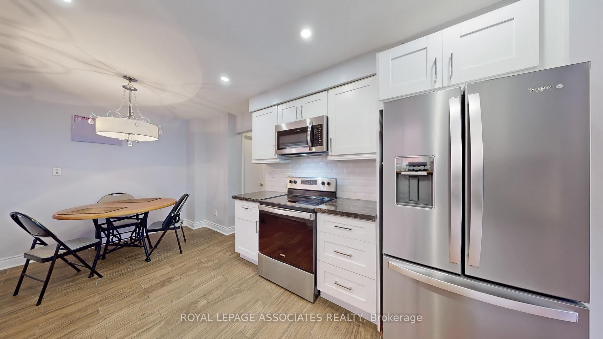 Photo 7 of 5 Rustywood Drive, Brampton, Fletcher's West — HOMEH