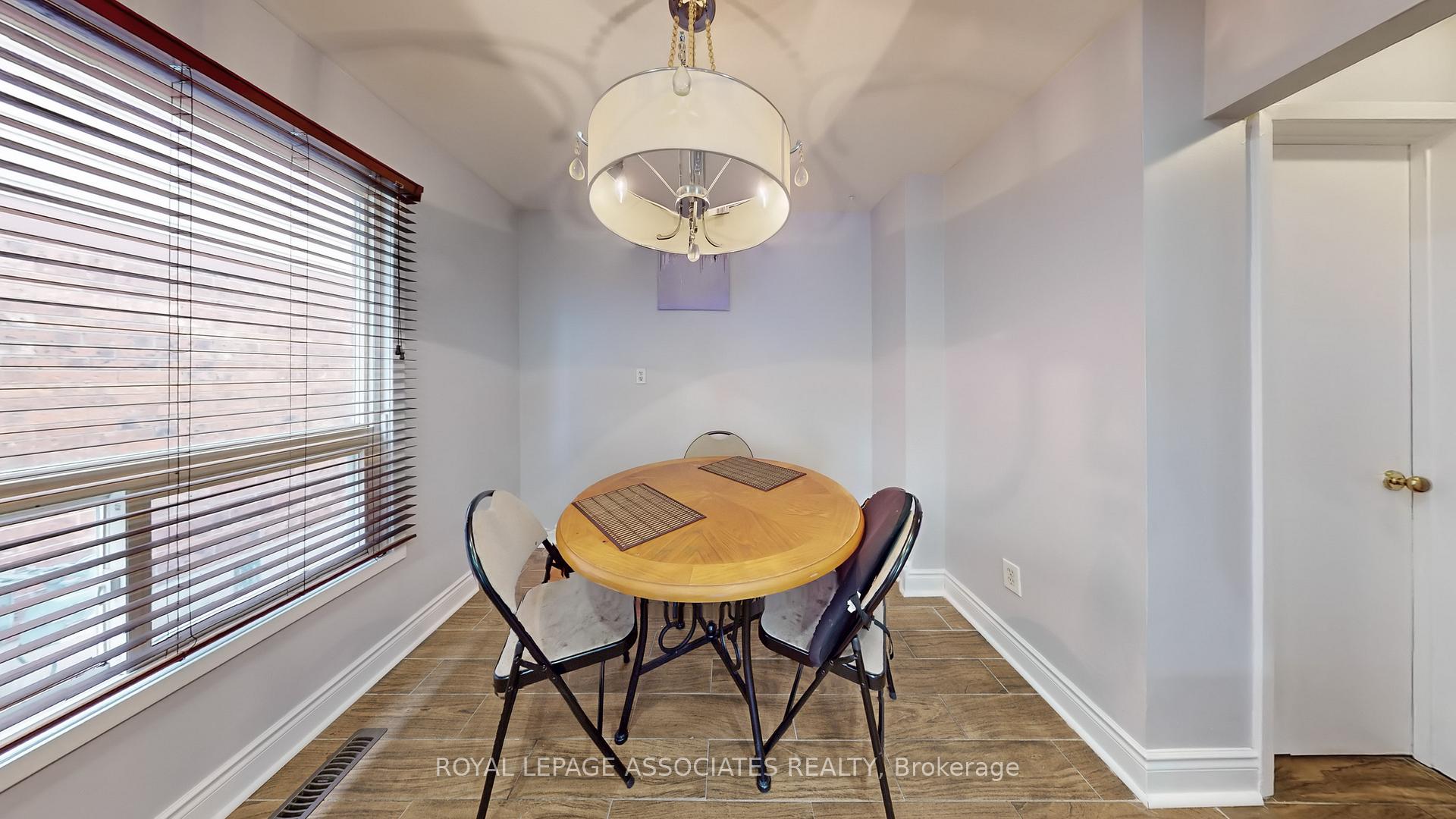 Photo 11 of 5 Rustywood Drive, Brampton, Fletcher's West — HOMEH