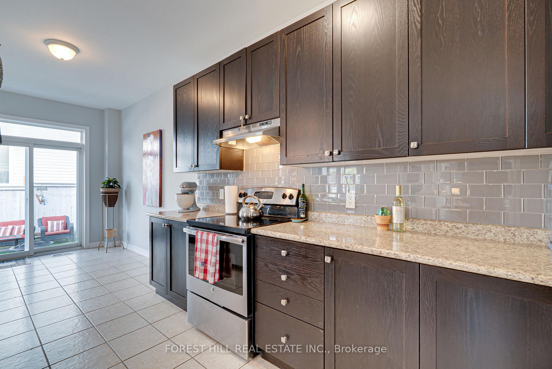 Photo 10 of 701 Cook Crescent, Shelburne — HOMEH