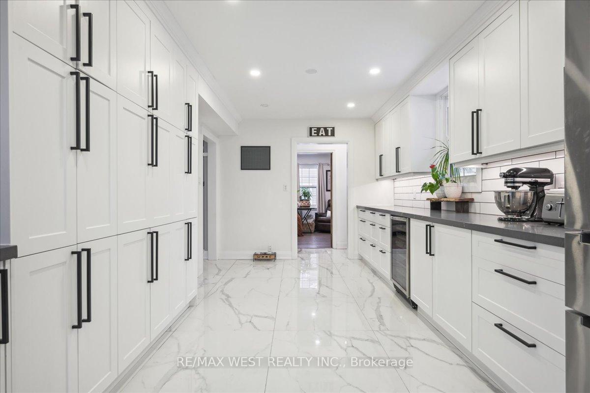 Photo 2 of 338 Parkside Drive, Hamilton, Waterdown — HOMEH