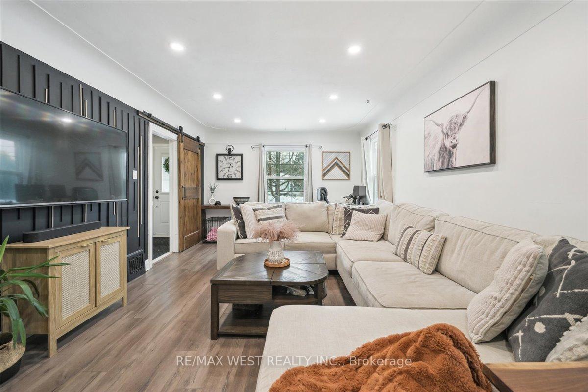 Photo 3 of 338 Parkside Drive, Hamilton, Waterdown — HOMEH
