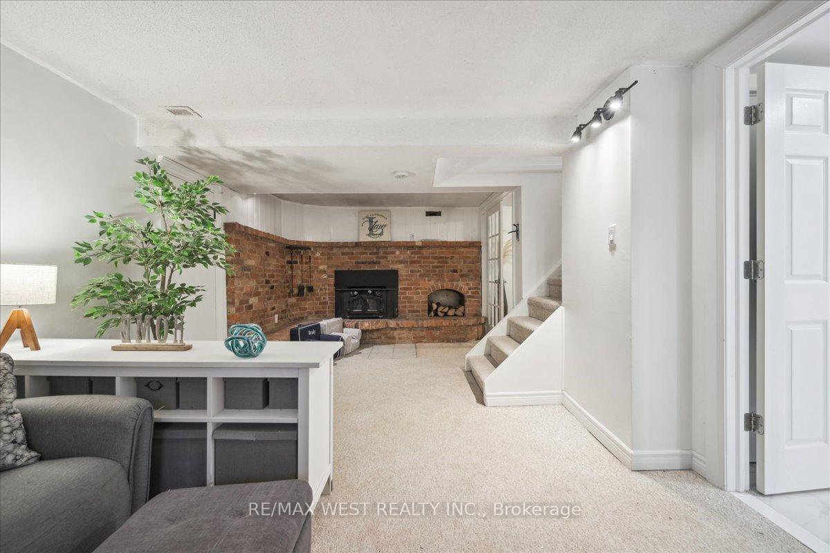 Photo 9 of 338 Parkside Drive, Hamilton, Waterdown — HOMEH