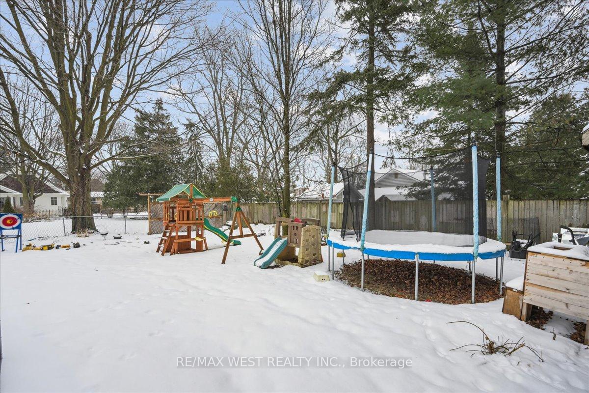 Photo 14 of 338 Parkside Drive, Hamilton, Waterdown — HOMEH