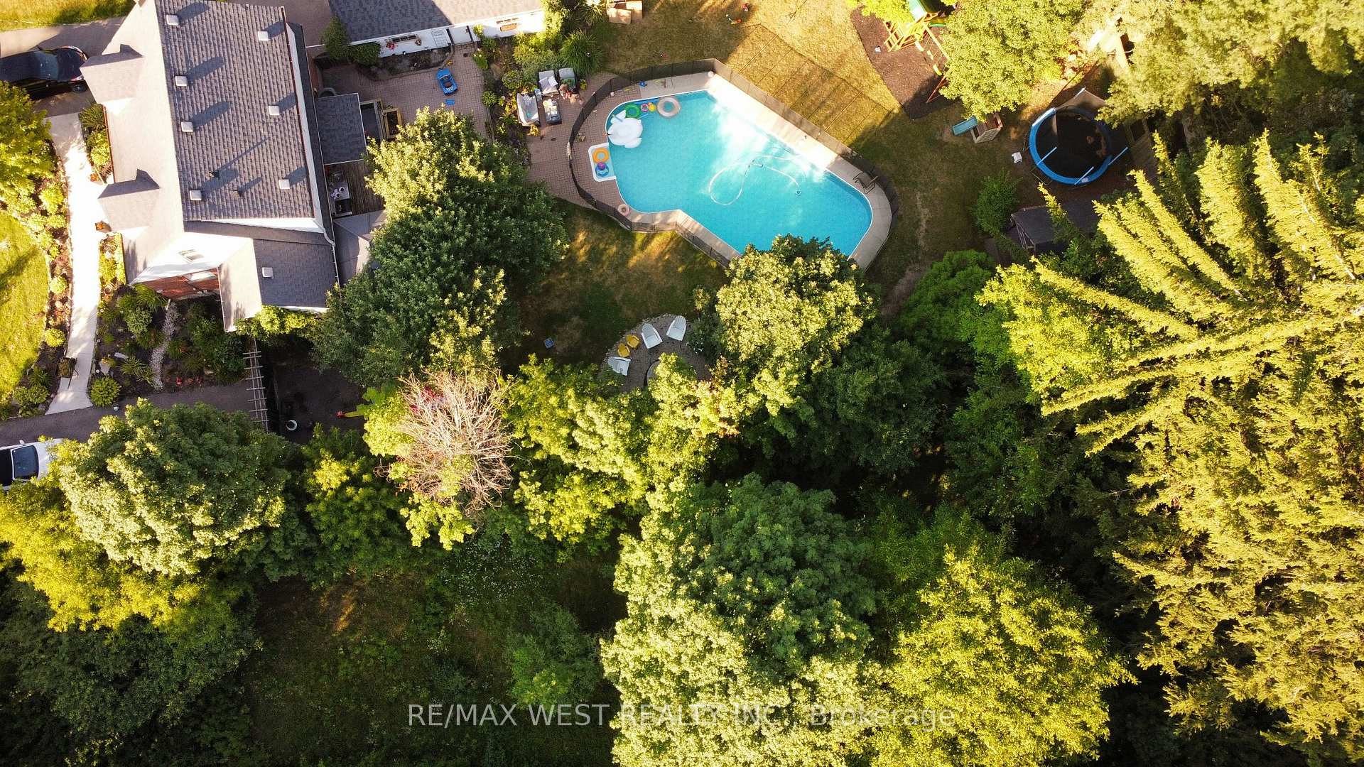 Photo 18 of 338 Parkside Drive, Hamilton, Waterdown — HOMEH