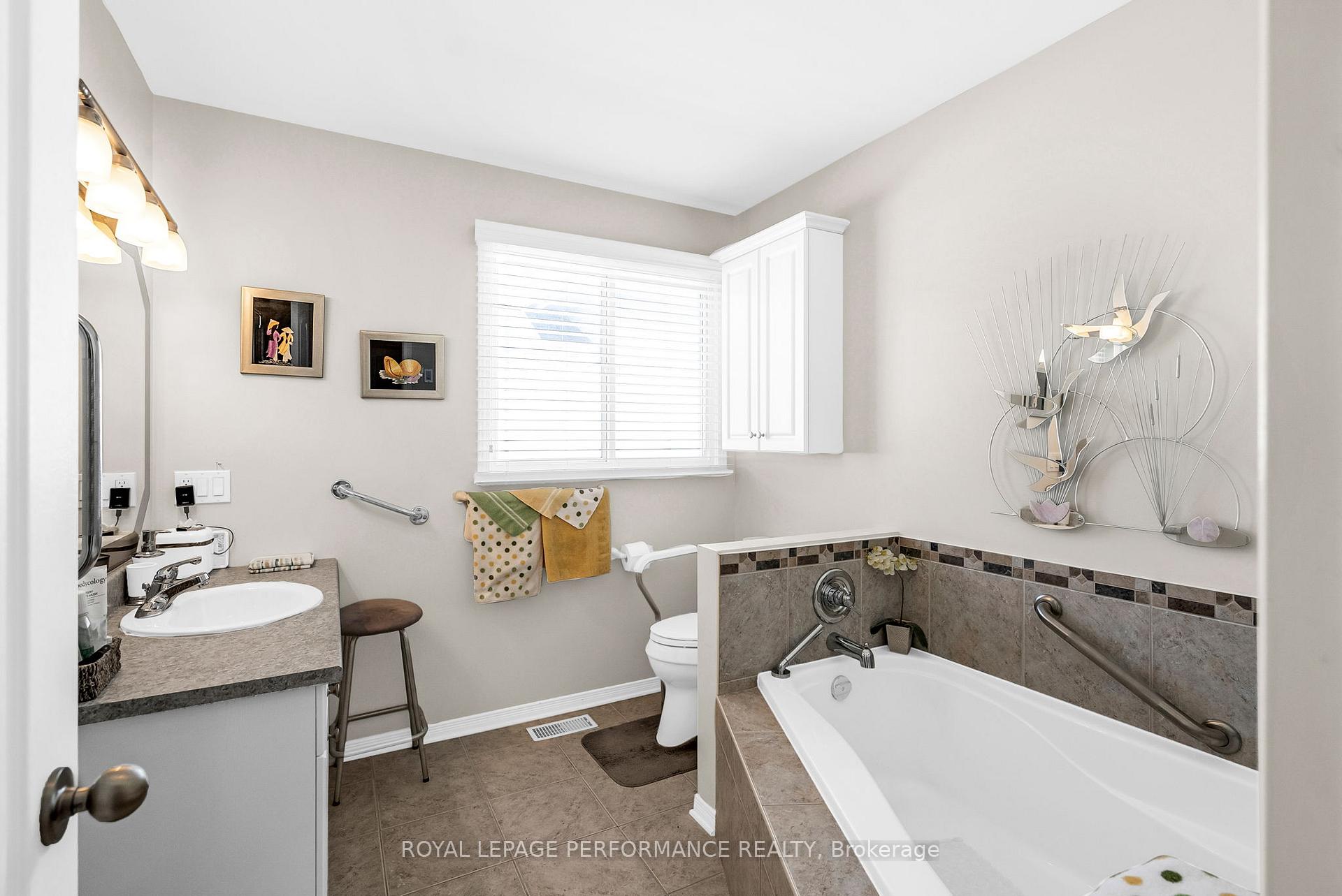Photo 9 of 2029 Concorde Avenue, Cornwall — HOMEH