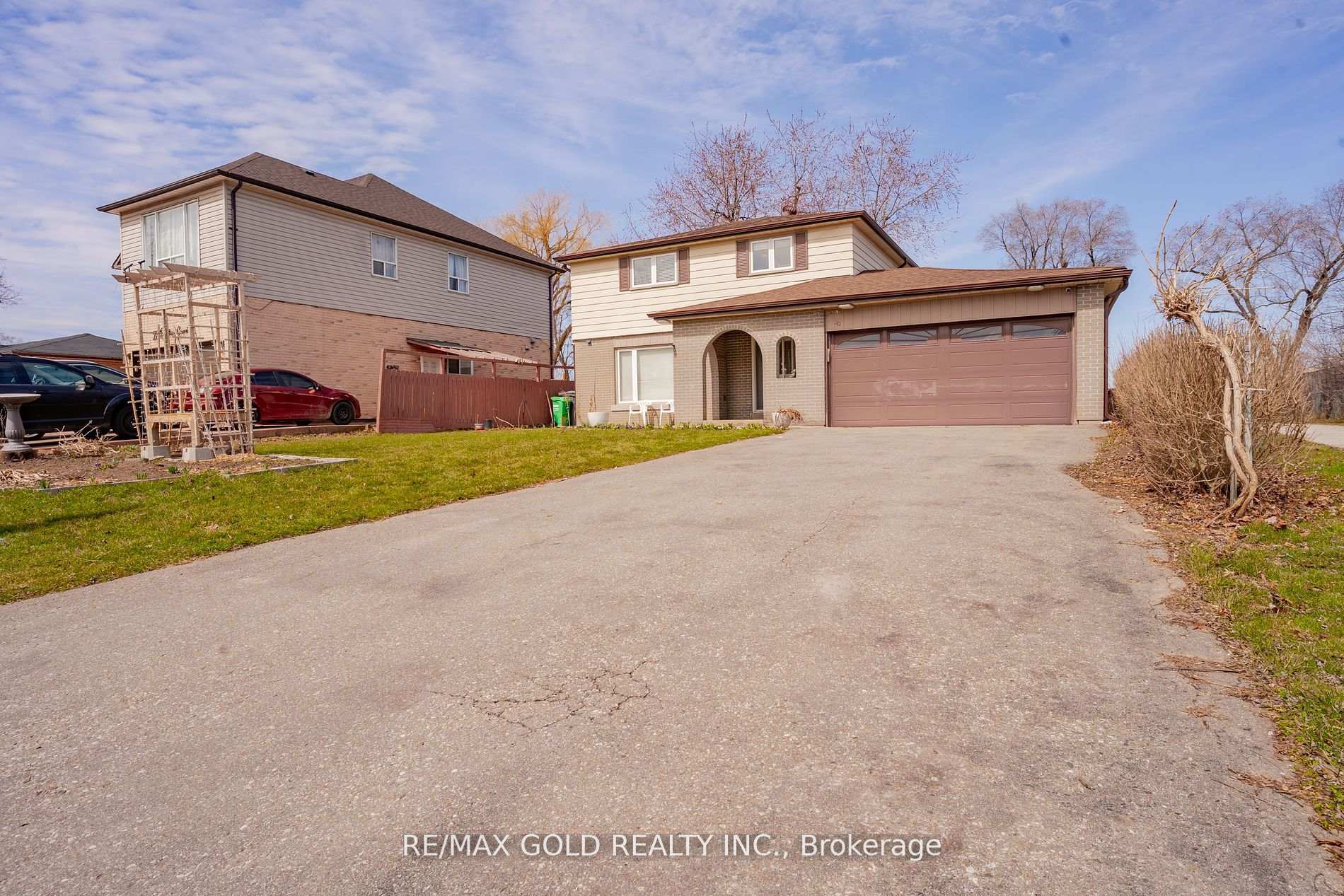 Photo 35 of 30 Dunblaine Crescent, Brampton, Southgate — HOMEH