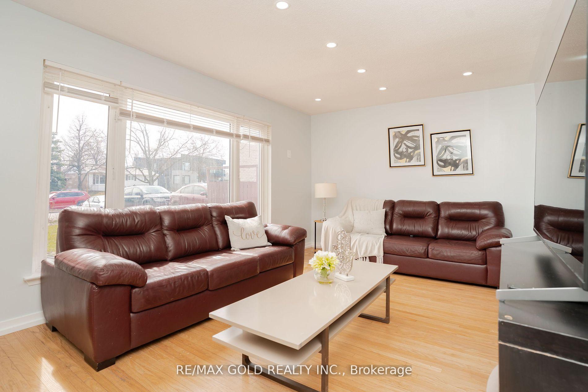 Photo 27 of 30 Dunblaine Crescent, Brampton, Southgate — HOMEH