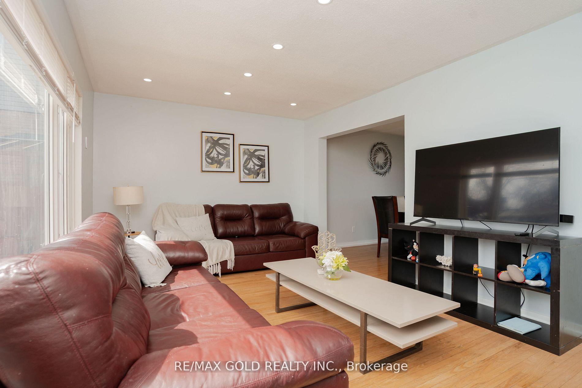 Photo 26 of 30 Dunblaine Crescent, Brampton, Southgate — HOMEH