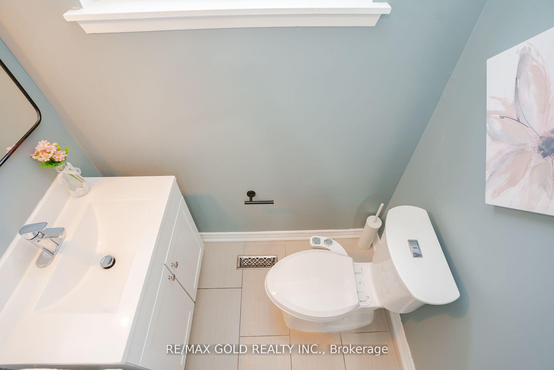 Photo 16 of 30 Dunblaine Crescent, Brampton, Southgate — HOMEH