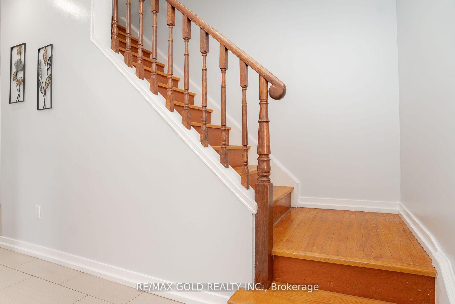 Photo 25 of 30 Dunblaine Crescent, Brampton, Southgate — HOMEH