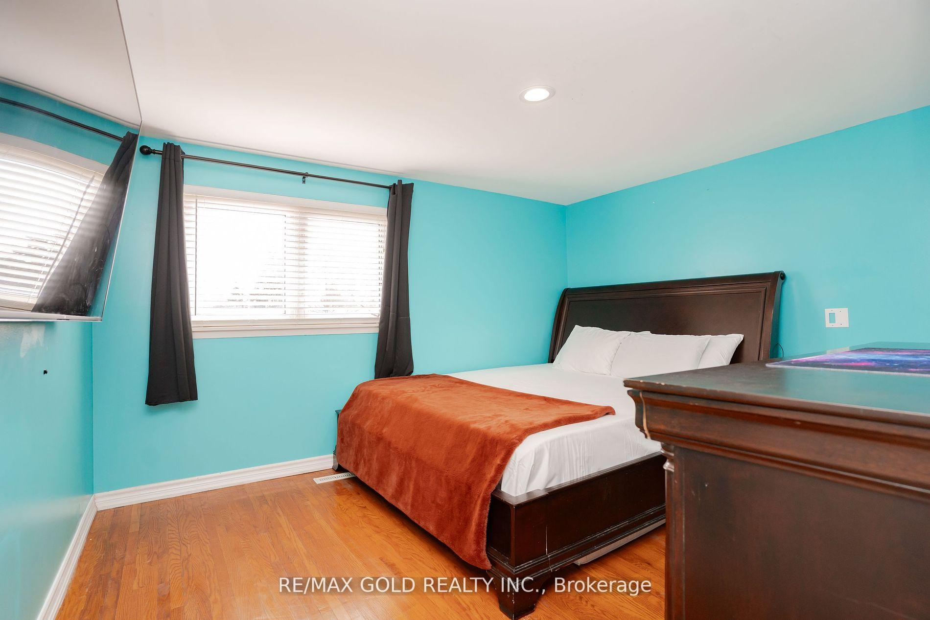 Photo 10 of 30 Dunblaine Crescent, Brampton, Southgate — HOMEH
