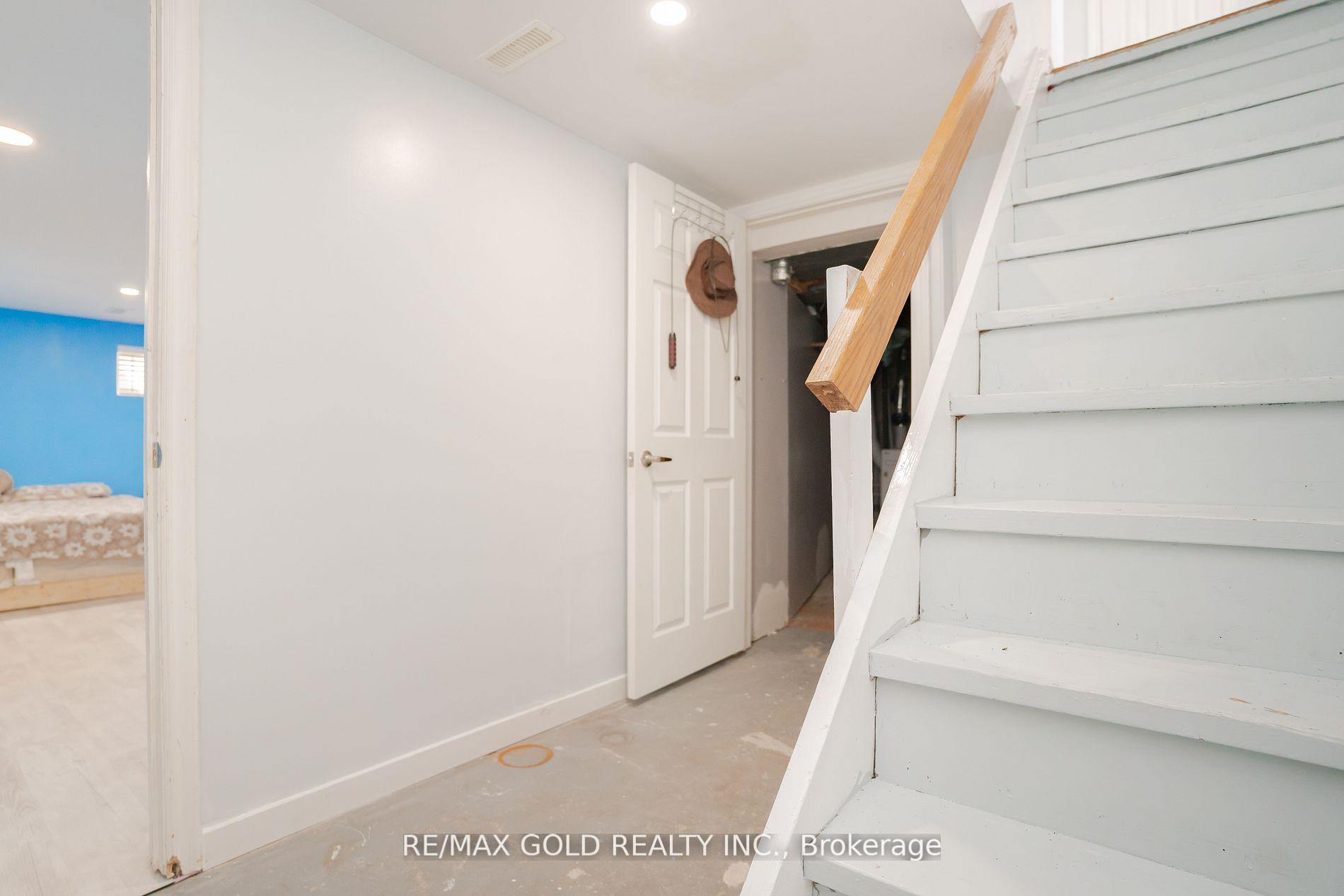 Photo 38 of 30 Dunblaine Crescent, Brampton, Southgate — HOMEH