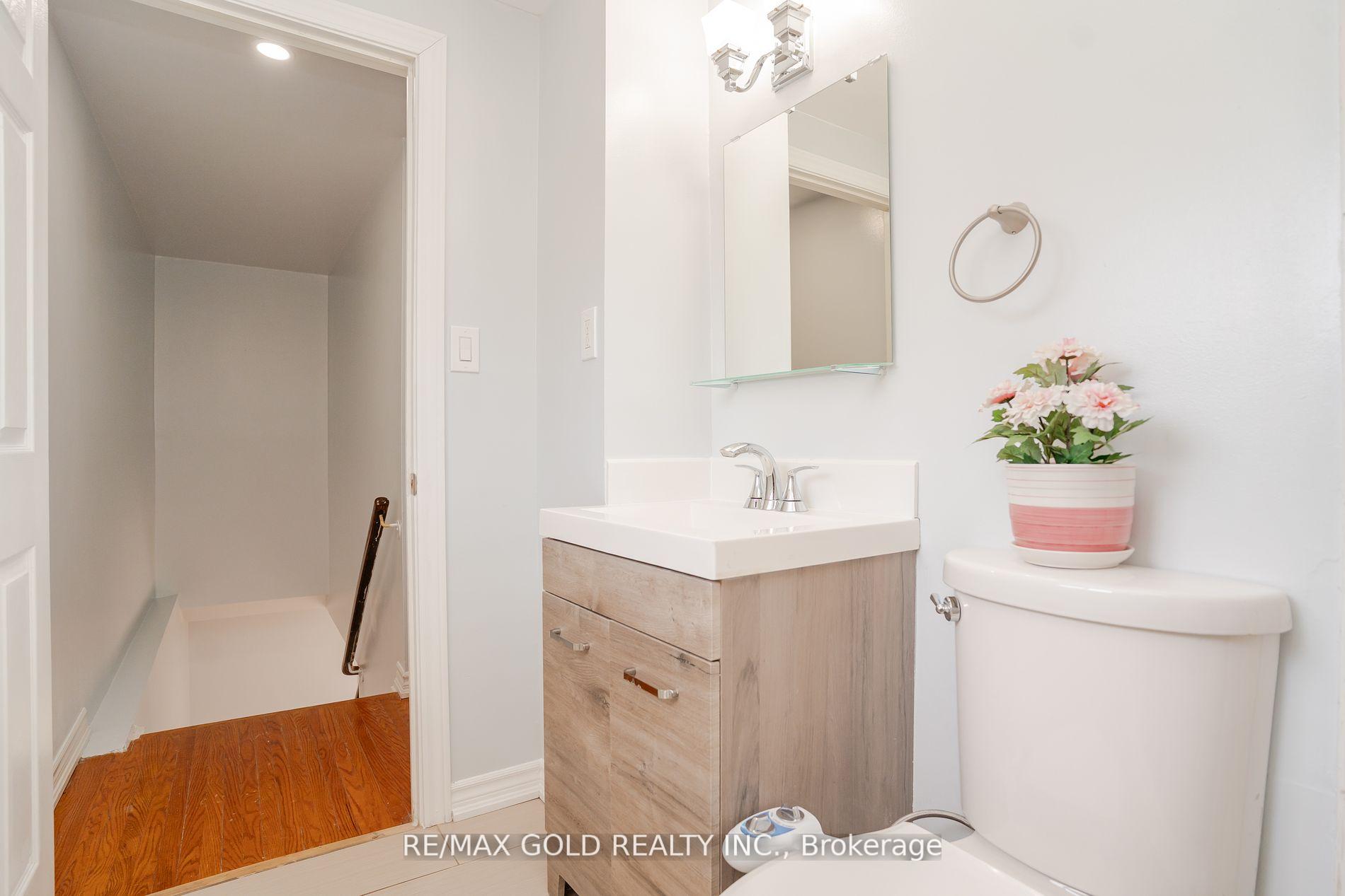 Photo 17 of 30 Dunblaine Crescent, Brampton, Southgate — HOMEH