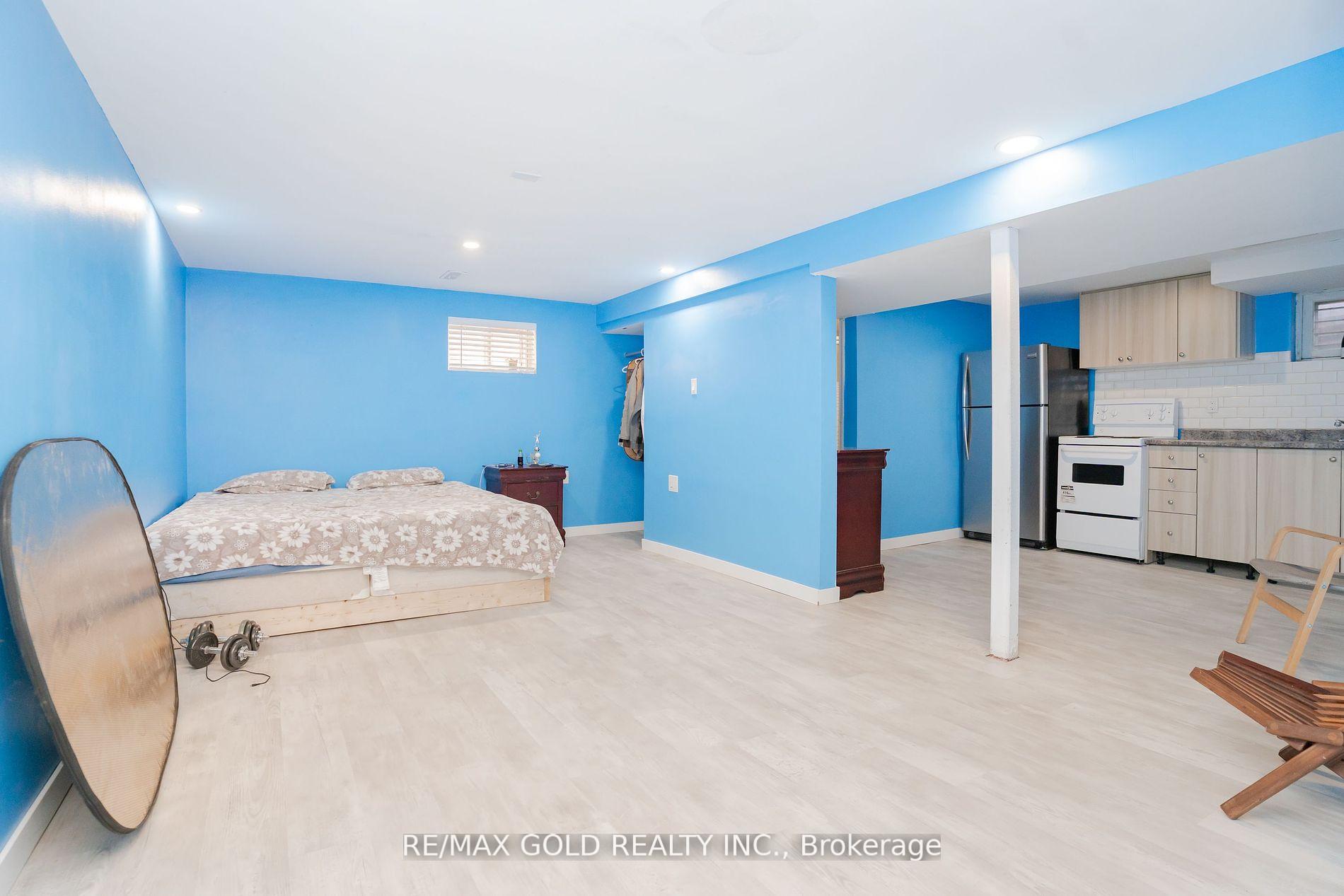 Photo 23 of 30 Dunblaine Crescent, Brampton, Southgate — HOMEH