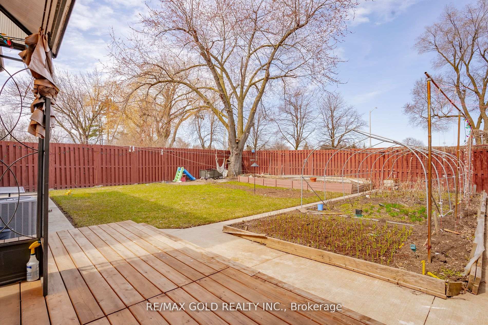 Photo 36 of 30 Dunblaine Crescent, Brampton, Southgate — HOMEH