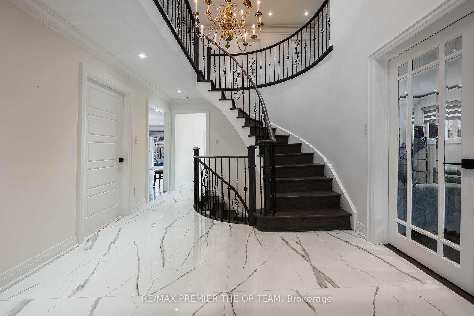 Photo 7 of 99 Benjamin Drive, Vaughan, East Woodbridge — HOMEH
