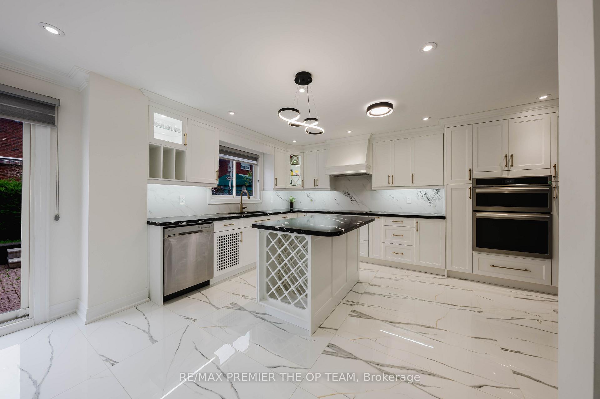 Photo 5 of 99 Benjamin Drive, Vaughan, East Woodbridge — HOMEH