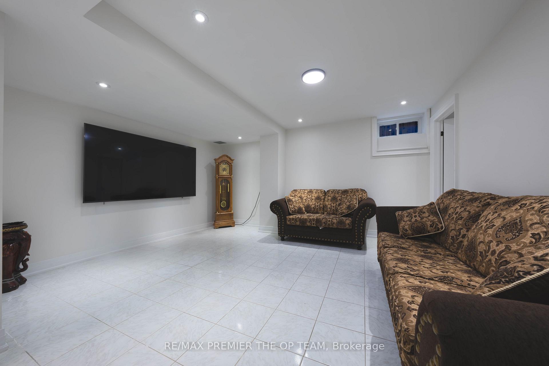 Photo 25 of 99 Benjamin Drive, Vaughan, East Woodbridge — HOMEH