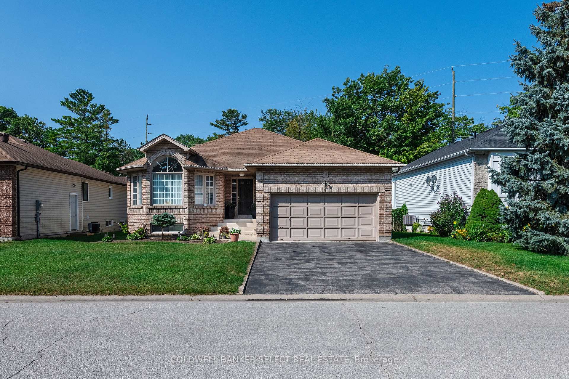 Front of 4 Riverdale Drive W