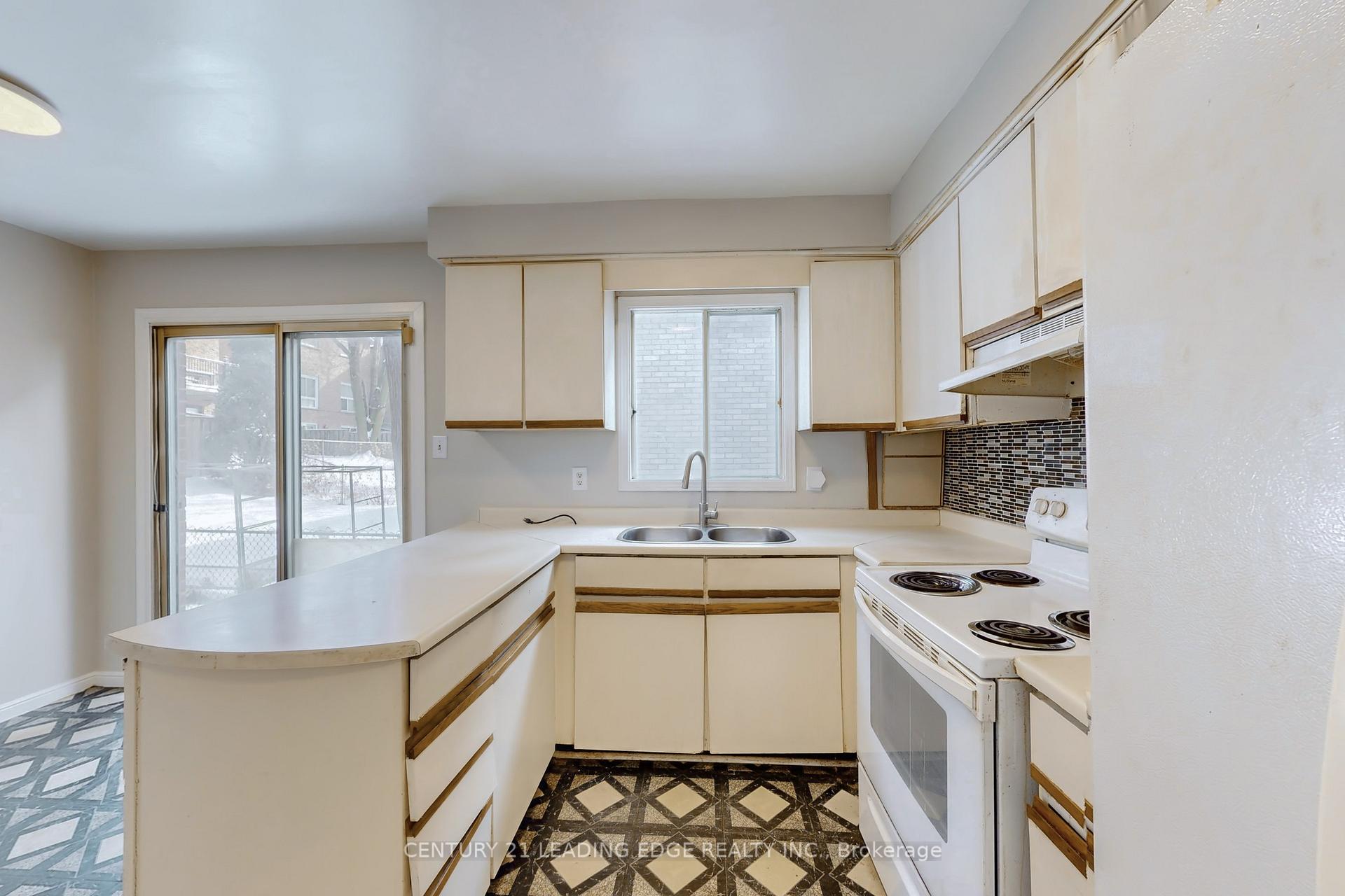 Photo 12 of 110 Stargell Crescent, Markham, Raymerville — HOMEH