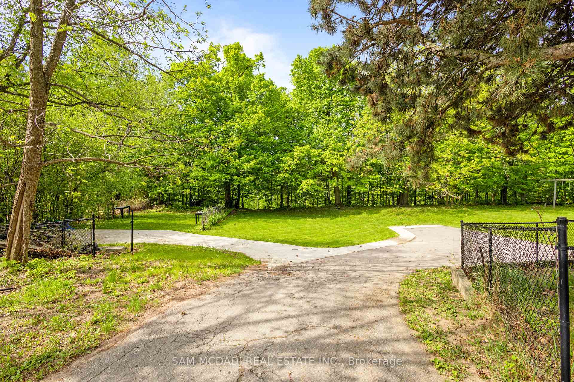 Photo 28 of 16 Calstock Place, Brampton, Credit Valley — HOMEH