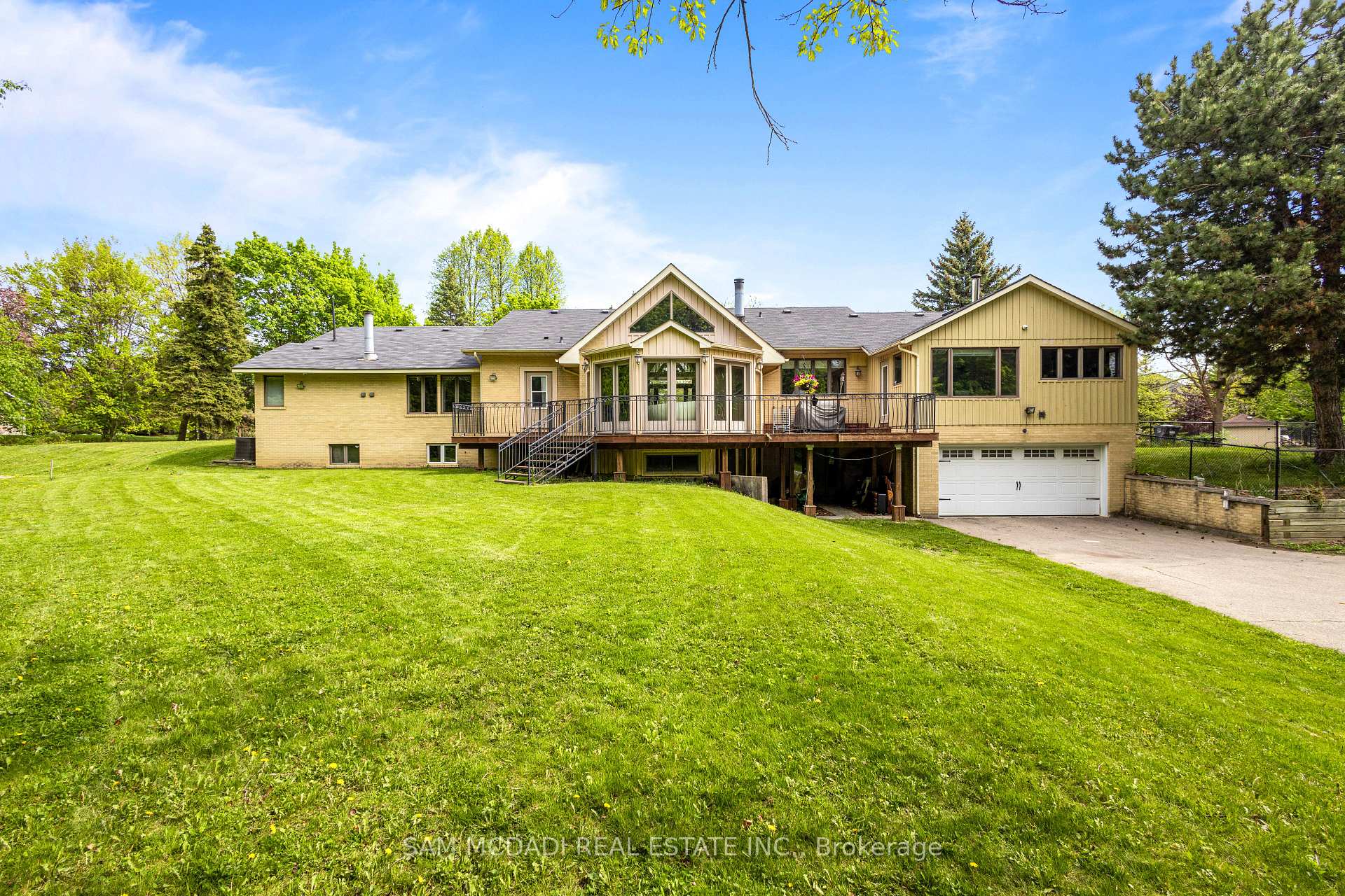 Photo 5 of 16 Calstock Place, Brampton, Credit Valley — HOMEH