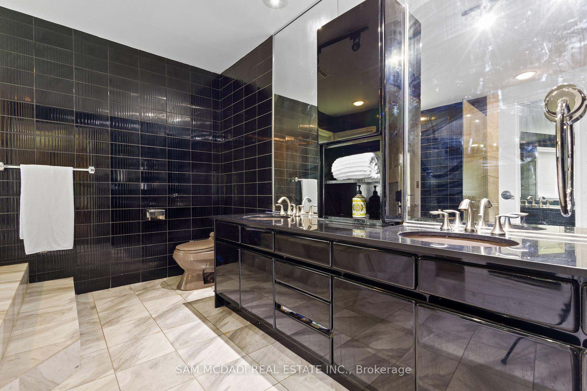 Photo 37 of 16 Calstock Place, Brampton, Credit Valley — HOMEH