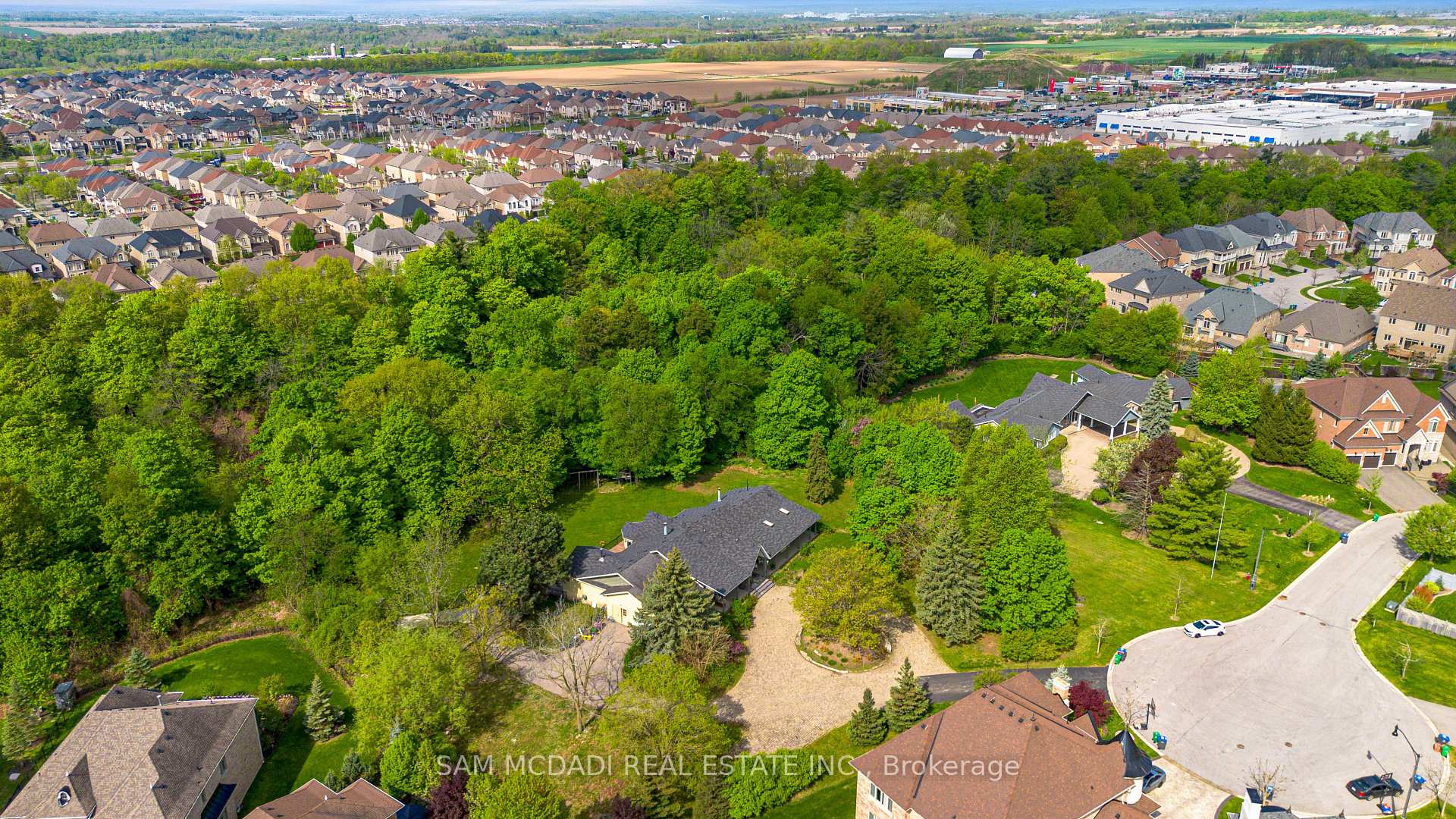 Photo 40 of 16 Calstock Place, Brampton, Credit Valley — HOMEH