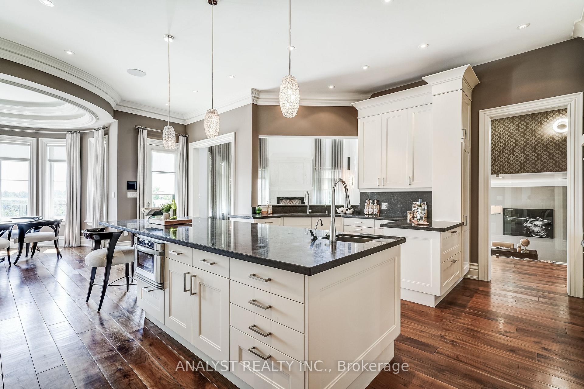 Photo 9 of 115 Hazelridge Court, Vaughan, Kleinburg — HOMEH