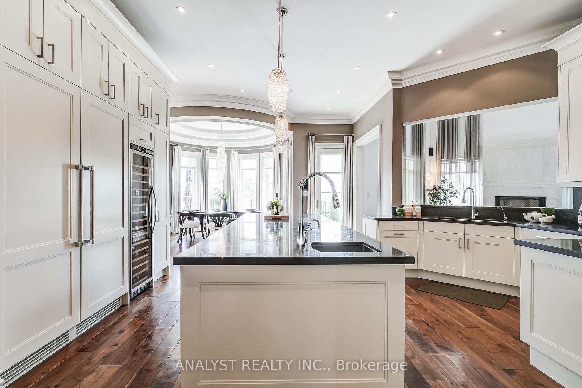 Photo 3 of 115 Hazelridge Court, Vaughan, Kleinburg — HOMEH