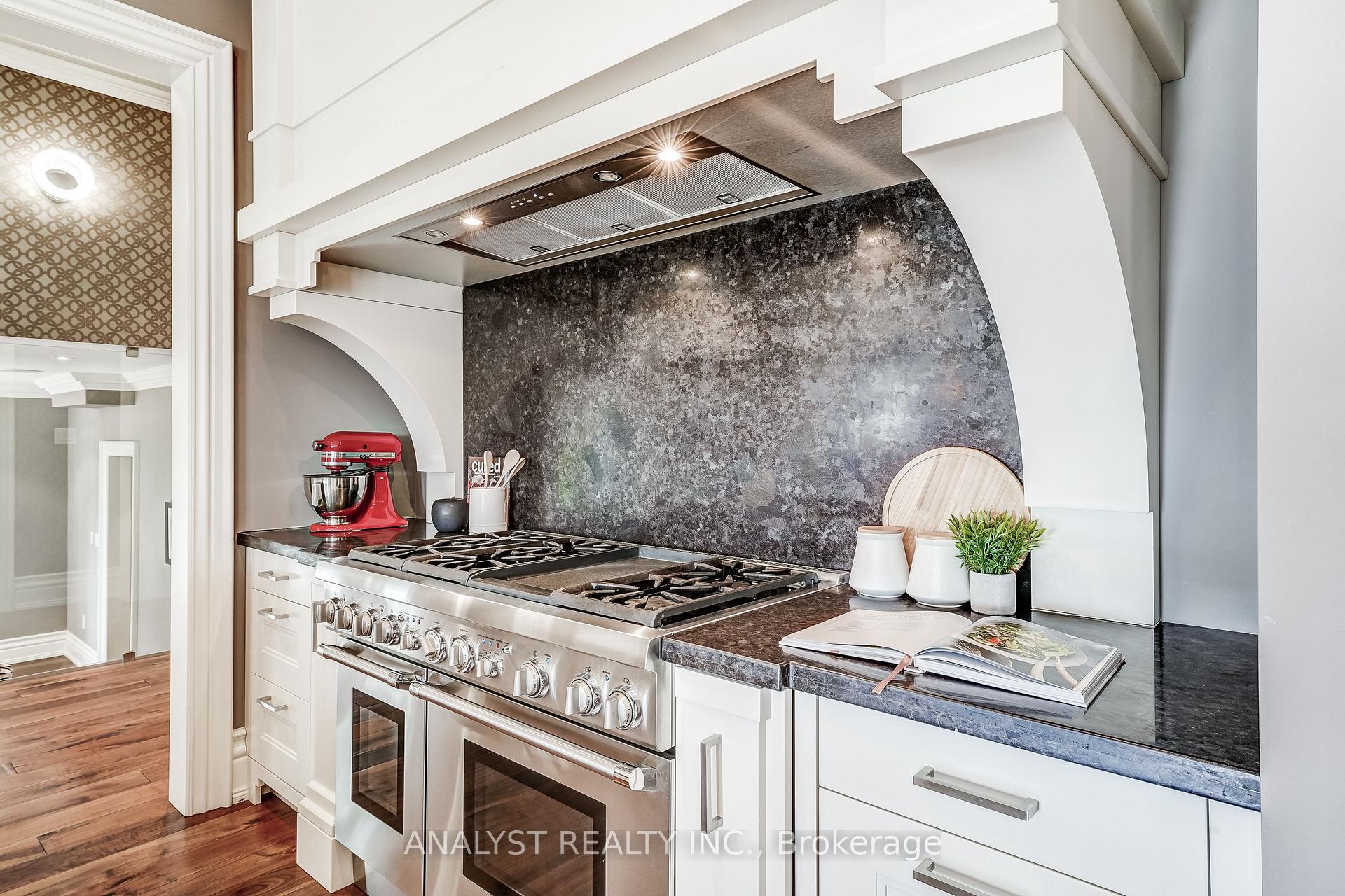 Photo 21 of 115 Hazelridge Court, Vaughan, Kleinburg — HOMEH