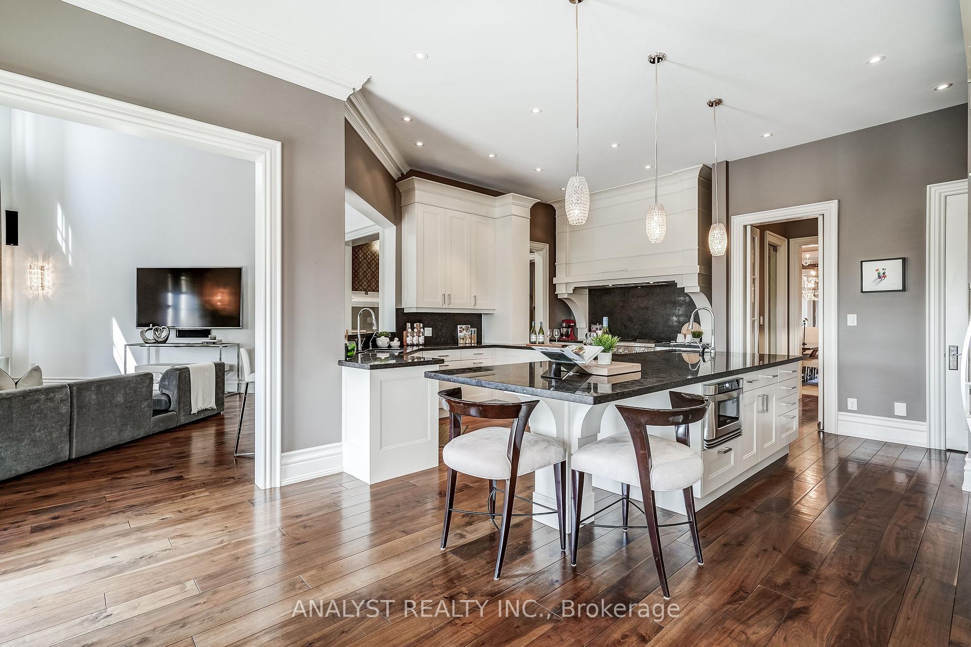 Photo 2 of 115 Hazelridge Court, Vaughan, Kleinburg — HOMEH