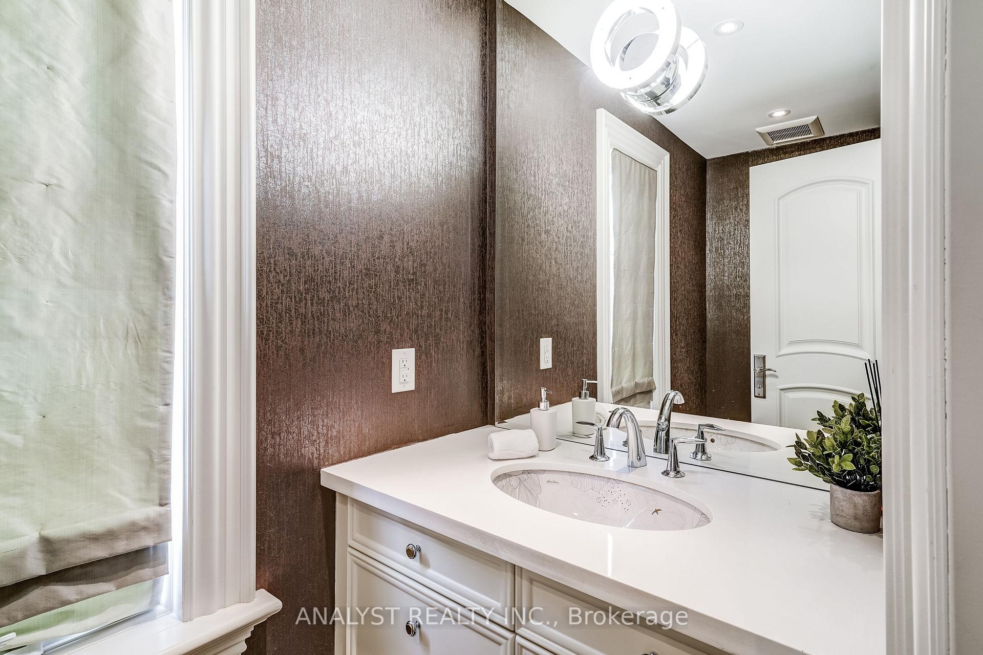 Photo 24 of 115 Hazelridge Court, Vaughan, Kleinburg — HOMEH