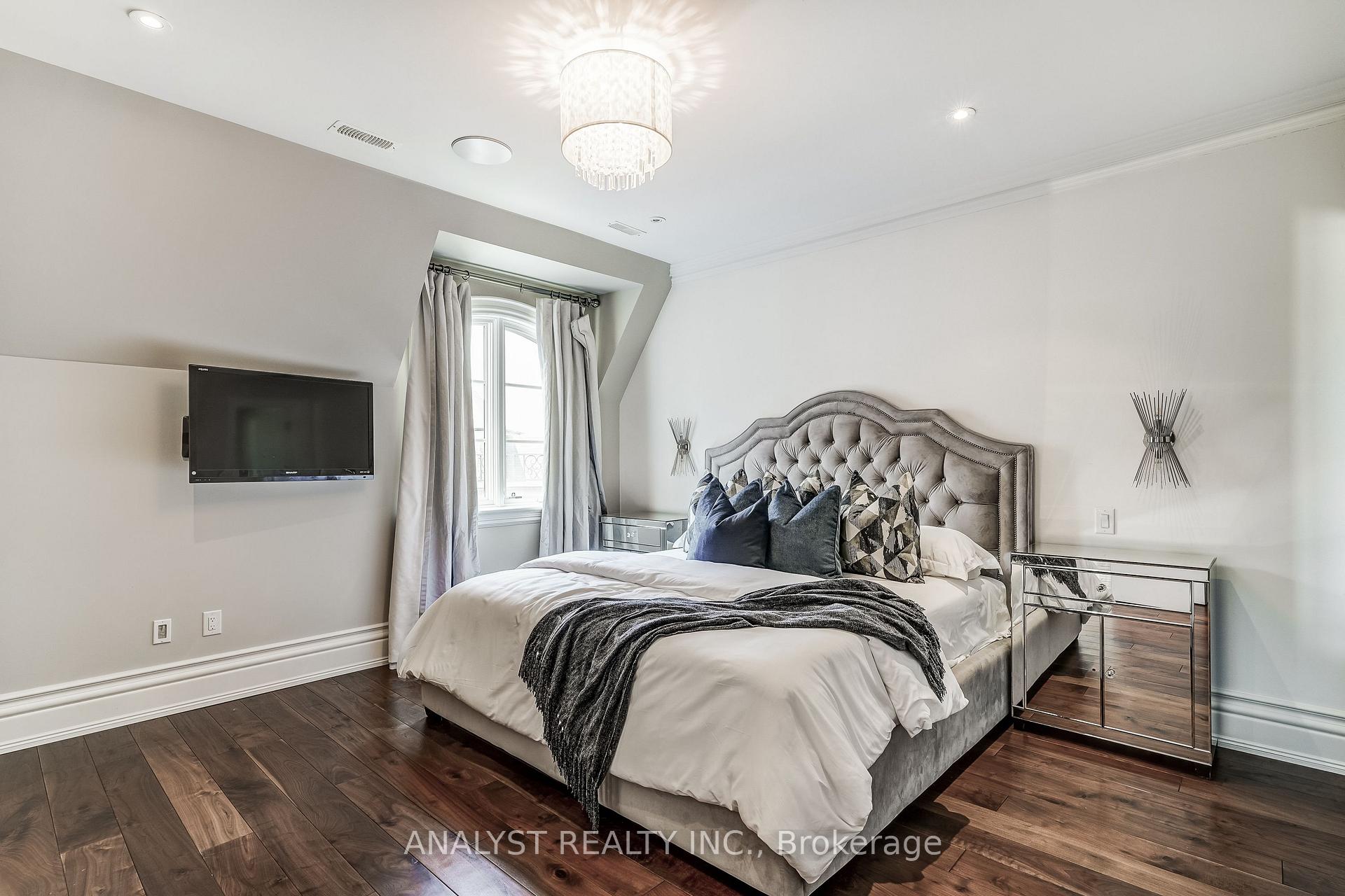 Photo 11 of 115 Hazelridge Court, Vaughan, Kleinburg — HOMEH