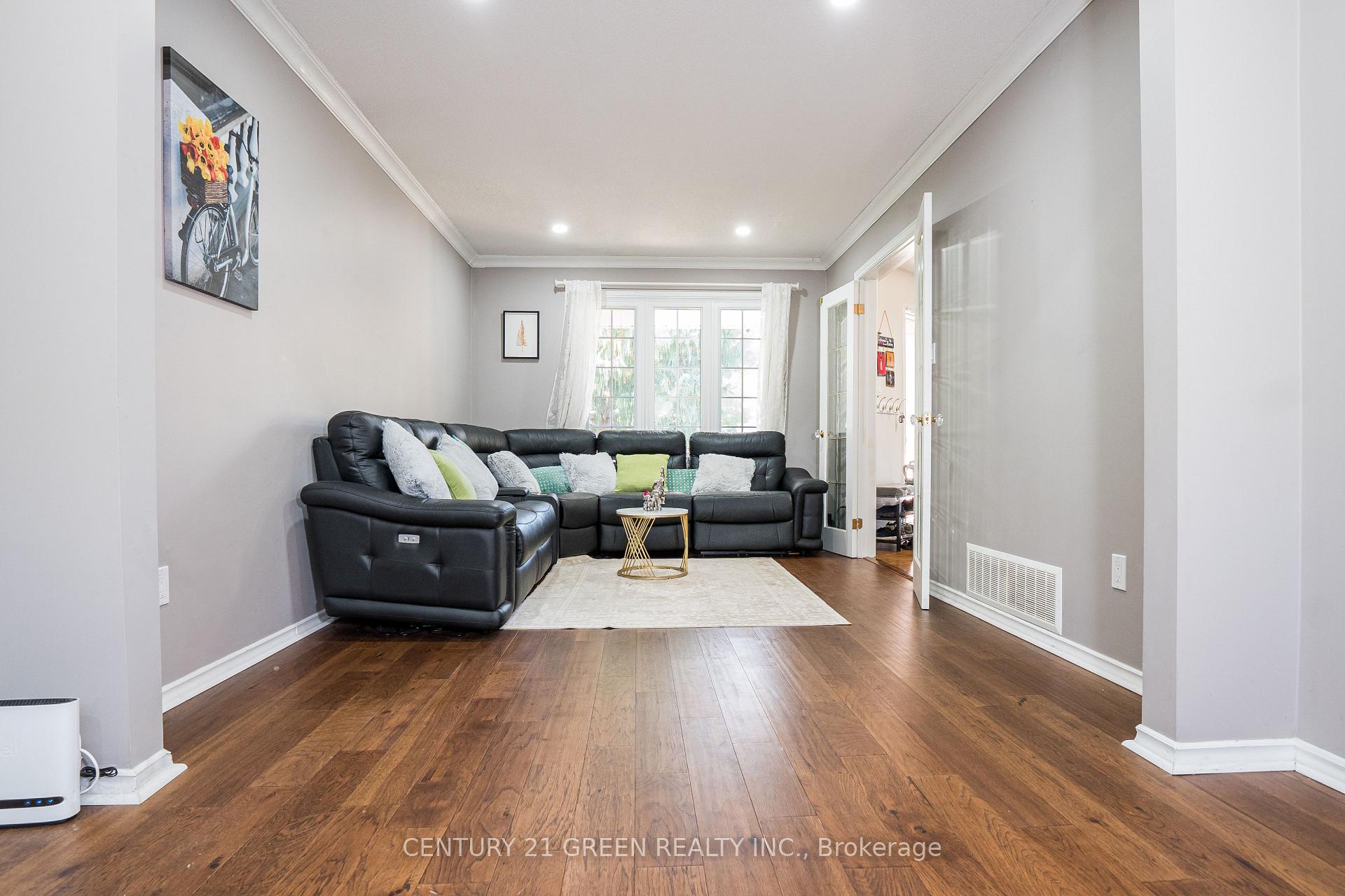 Photo 10 of 13 Alderbrook Drive, Clarington, Courtice — HOMEH