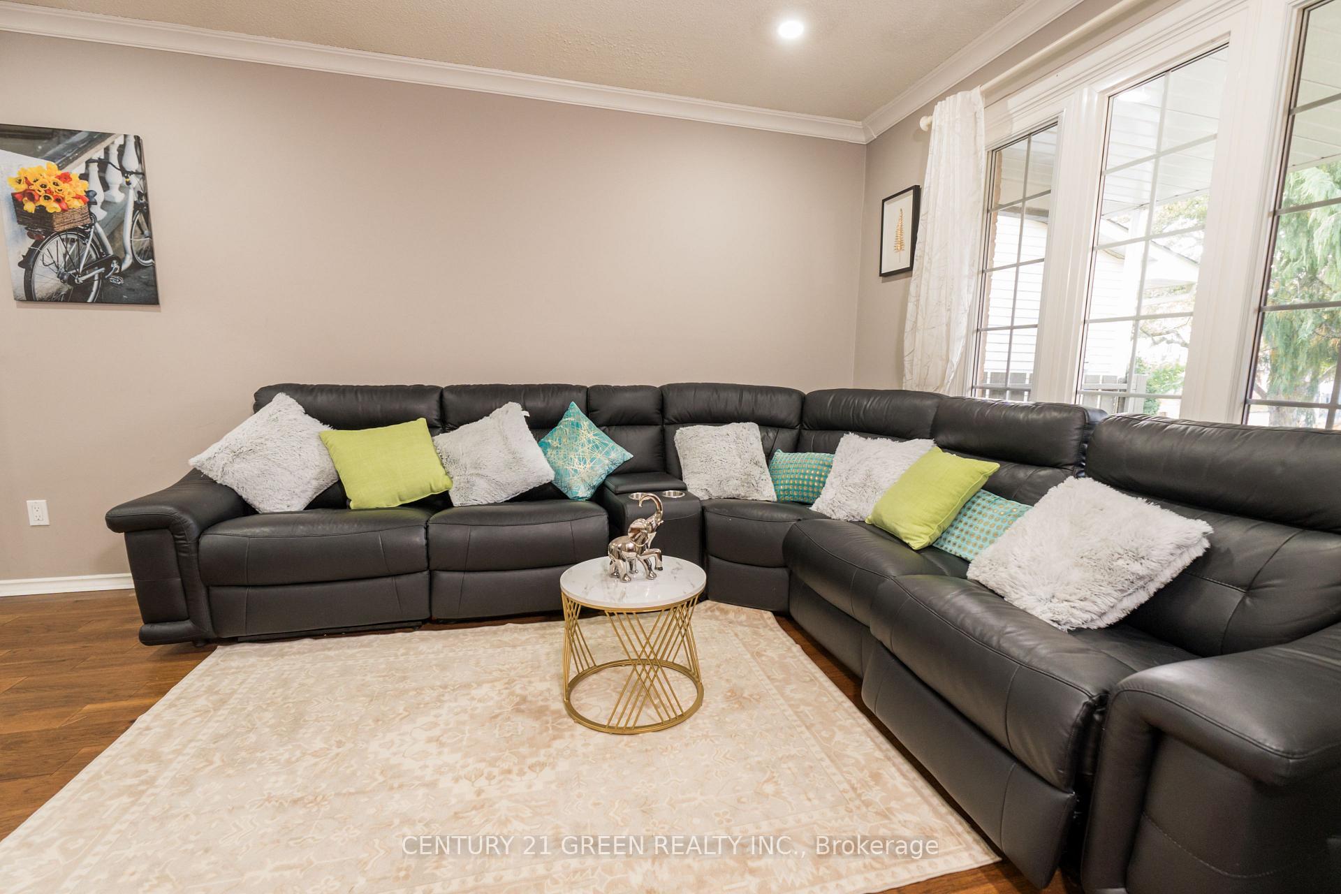 Photo 11 of 13 Alderbrook Drive, Clarington, Courtice — HOMEH