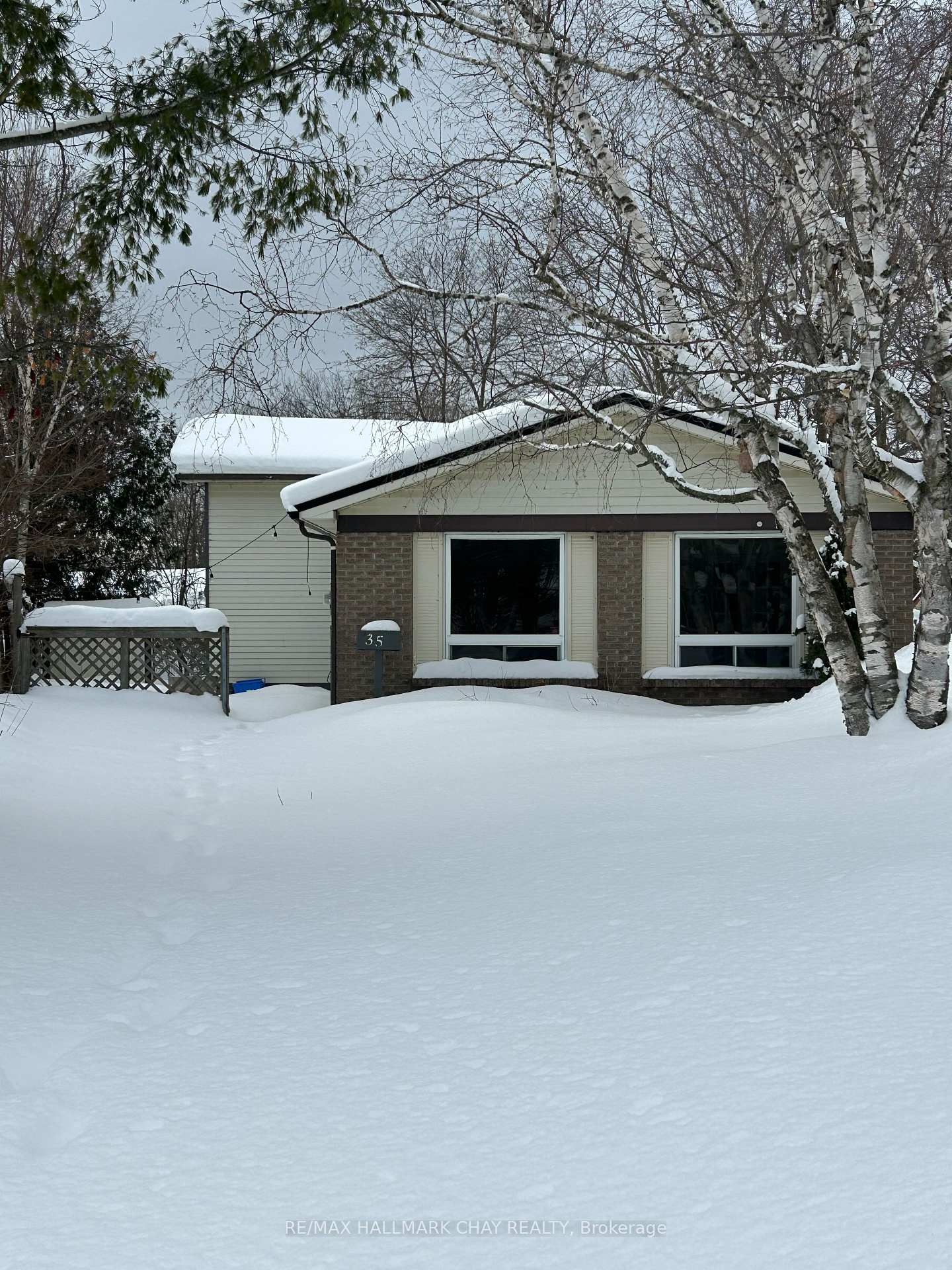 Photo 1 of 35 Kipling Place, Barrie, Letitia Heights — HOMEH