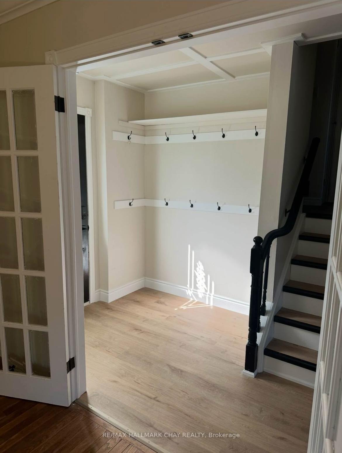 Photo 7 of 35 Kipling Place, Barrie, Letitia Heights — HOMEH