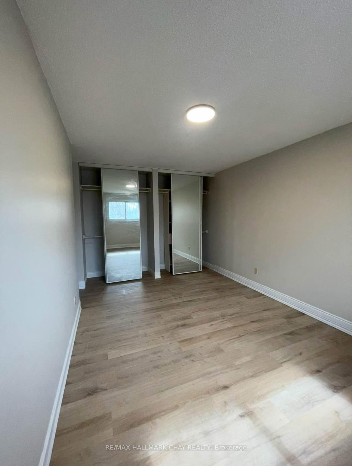 Photo 10 of 35 Kipling Place, Barrie, Letitia Heights — HOMEH